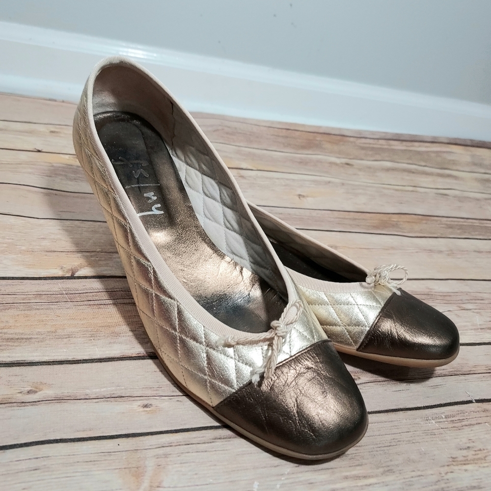 FS/NY gold quilted cap toe ballet flats 10